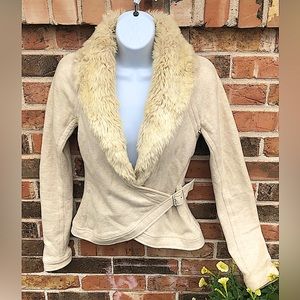 Armani Exchange Jacket With Faux Fur Lapel And Side belt. Woman’s Size Small